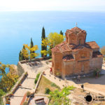Iglesia de San Juan Kaneo con el lago Ohrid